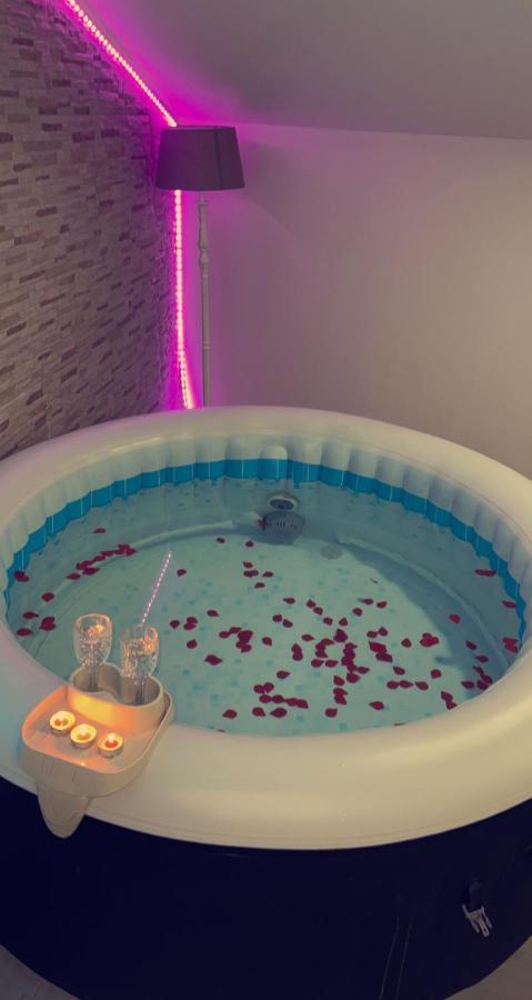 Love'Room Trèbes Zewnętrze zdjęcie