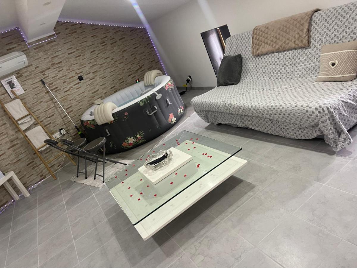 Love'Room Trèbes Zewnętrze zdjęcie